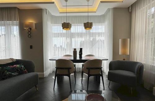 Westcliff-on-Sea Apartment | Canewdon Rd Luxury Accommodation