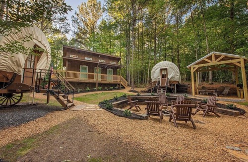 Benton Apartment | Caney Creek | Luxury Covered Wagon Glamping