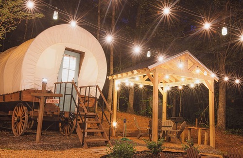 Benton Apartment | Caney Creek | Luxury Covered Wagon Glamping