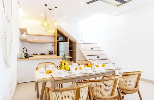Berawa Villa | Canggu 3BR Private Pool Villa 3Min bike to Berawa Beach & Near Finns Club