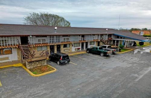 Gonzales Hotel | Cannon Inn By Capital O Gonzales Tx