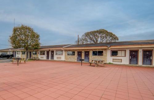 Gonzales Hotel | Cannon Inn By Capital O Gonzales Tx