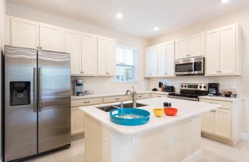 West Kissimmee House | Cannon Thunder Cottage With Private Hot Tub Near Disney With Margaritaville Resort & Island H2O Access - 3066Pi