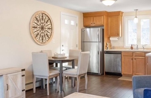 Salem House | Canobie Lake Hideaway