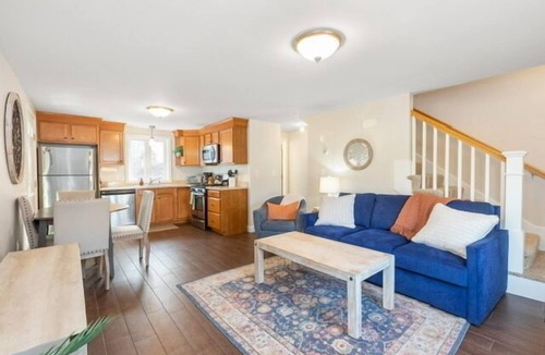 Salem House | Canobie Lake Hideaway