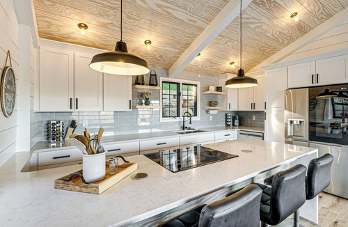 East Troy House | Canoes & Dock: Waterfront Retreat on Lake Beulah!