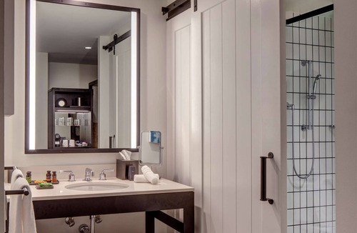 Fells Point Hotel | Canopy by Hilton Baltimore Harbor Point