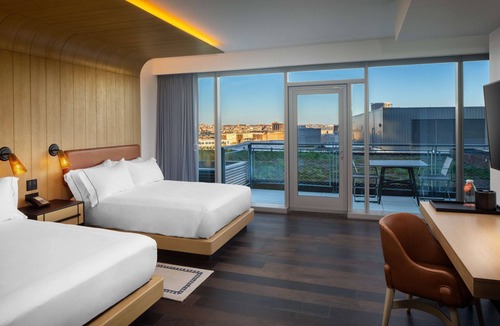Fells Point Hotel | Canopy by Hilton Baltimore Harbor Point