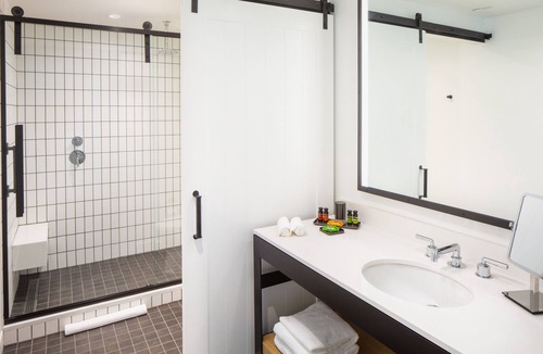 Fells Point Hotel | Canopy by Hilton Baltimore Harbor Point