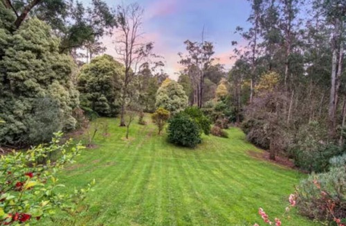 Monbulk House | Canopy Guest House