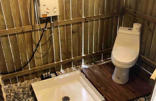 Lupton City Cabin | Canopy Treehouse - Glamp Design with Amazing Views, Wildwood, GA