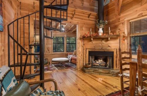 Mentone House | Canopy Woods - 2 beautiful homes with a hot tub