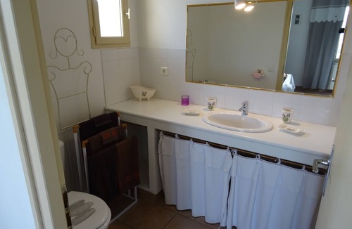 Lacoste Bed & Breakfast | Cante Grillet