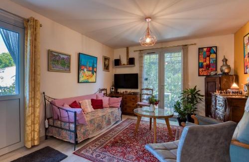 Lunel-Viel Bed & Breakfast | Cantegrel 1st Floor From 1 To 5