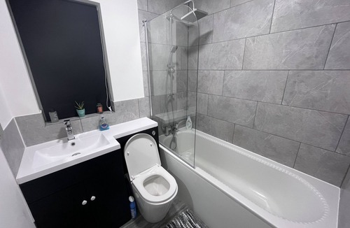 Langdon Apartment | Canterbury Romantic Modern Studio