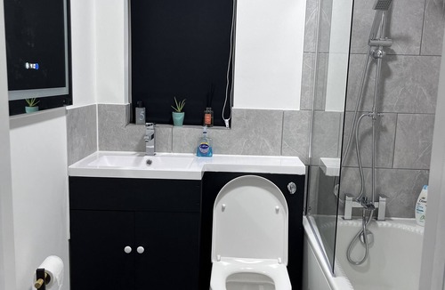 Langdon Apartment | Canterbury Romantic Modern Studio