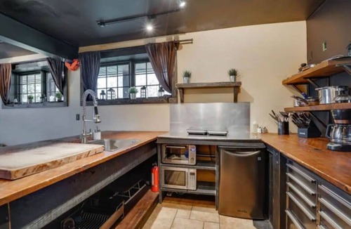 Cantley House | Cantley Lofts| 5 Lofts | Sleeps 20 | Lake |Hot Tub
