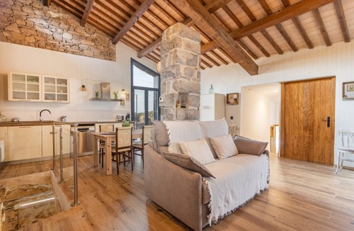 Montoliu de Segarra House | Cantó El Sech: Tourist Home with Pool and Private Enclosed Grounds
