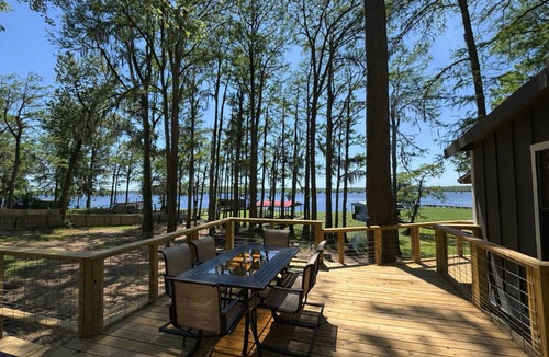 Jonesville Cabin | Canvasback Cove on Caddo Lake - Lakefront pet friendly cabin in Jefferson, Tx