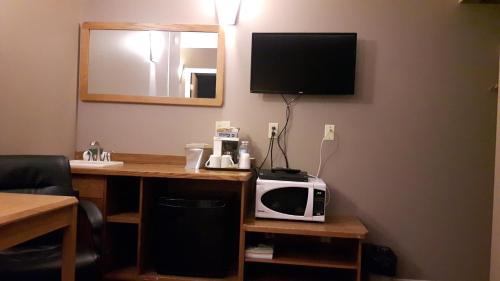 Dauphin Hotel | Canway Inn & Suites