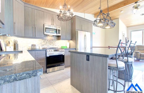 The Blue Mountains Ski Chalet | Canyon Connection Chalet - Pool Table + Mountain View!