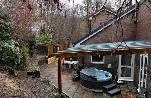 Pontneddfechan House | Canyon Cottage