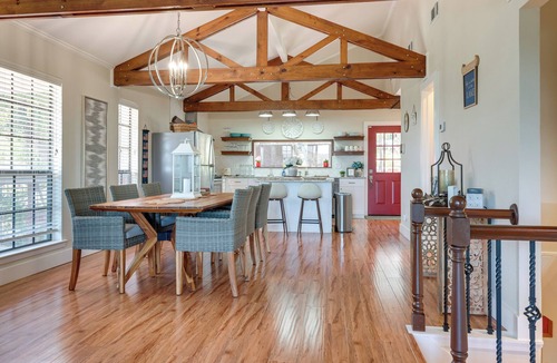 Canyon Lake Cottage | Canyon Lake Rental w/Balcony & Lake Views