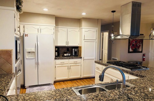 Pleasant Grove House | Canyon Ridge Retreat