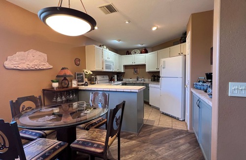 Tucson Condo | Canyon View 2bd 2ba, king + qn beds, pools, hiking, pickleball, gym, mtn views.