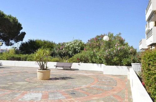 Cap d'Agde Apartment | Cap d'Agde: Studio cabin 4 pers, pool, beach 600m, parking