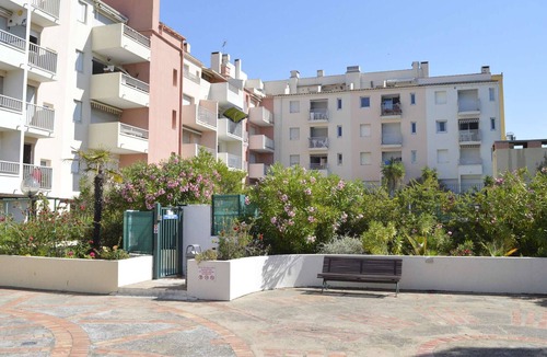Cap d'Agde Apartment | Cap d'Agde: Studio cabin 4 pers, pool, beach 600m, parking