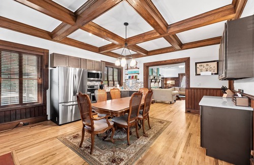 Capitol Hill Apartment | Cap Hill 2BR Character, Privacy & Garage Parking