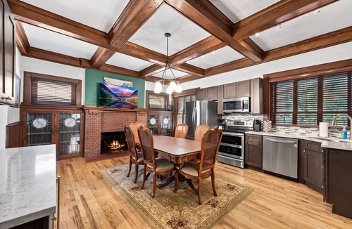 Capitol Hill Apartment | Cap Hill 2BR Character, Privacy & Garage Parking