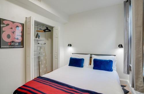 Northeast Apartment | Cap Hill Row 2 Bedrooms, Walk to Sights, Parking