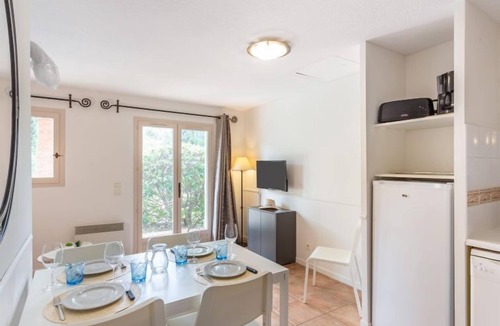 Cavaliere Beach Apartment | Cap Négre : Domaine de la Pinède by Interhome