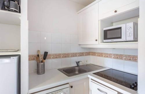 Cavaliere Beach Apartment | Cap Négre : Domaine de la Pinède by Interhome