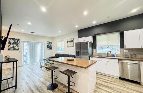 View Park-Windsor Hills House | Capacious house in Mid City - CR3-WIN