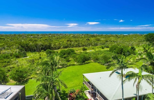 Byron Bay House | Cape Breeze - 5 BR home with headland views