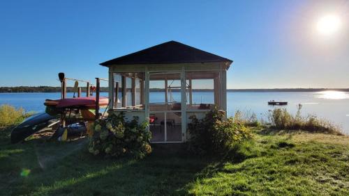 Calabogie House | Cape Calabogie Cottage