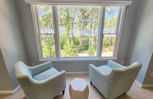 Bay Ridge House | Cape Charles is waiting for you at this marvelous 5-bedroom Beachhouse