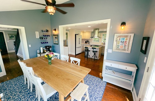 Cape Charles House | Cape Charles VA retreat with game arcade 👾, fire pit 🔥, Peloton 🚴🏽‍♀️, EV🔋