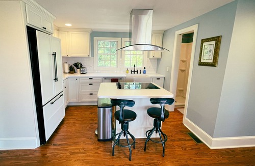 Cape Charles House | Cape Charles VA retreat with game arcade 👾, fire pit 🔥, Peloton 🚴🏽‍♀️, EV🔋