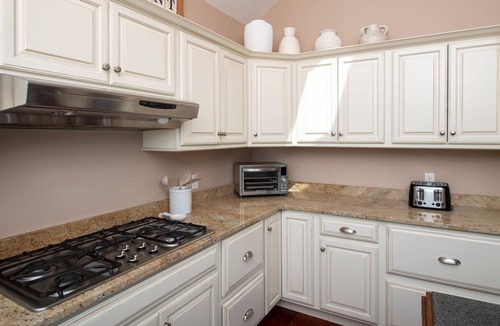 Sandwich House | Cape Cod Bay Home w/Deck + Private Beach Access