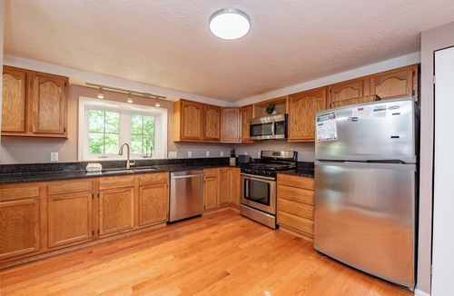 Swanton House | Cape Cod Charm w/Dock Slip & Fire Pit