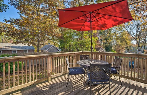 South Dennis Cottage | Cape Cod Cottage: Deck, Grill & Kayaks, Near Beach