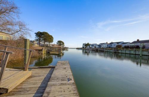 West Dennis House | Cape Cod Cottage with Private Dock on Bass River