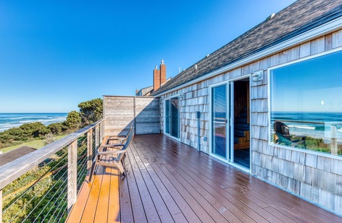 Waldport Cottage | Cape Cod Cottages #2: Oceanfront with hot tub!