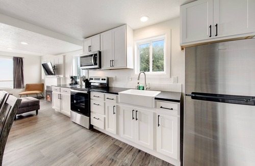 Edgewater Shores Cottage | Cape Cod Cottages #5 - Oceanfront with Hot Tub!