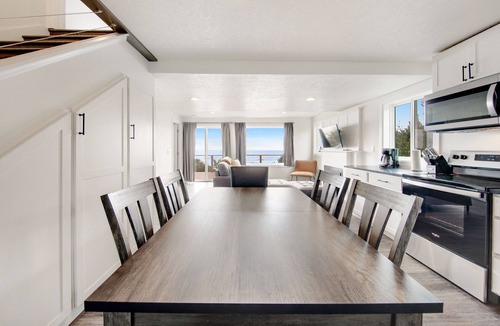 Edgewater Shores Cottage | Cape Cod Cottages #5 - Oceanfront with Hot Tub!