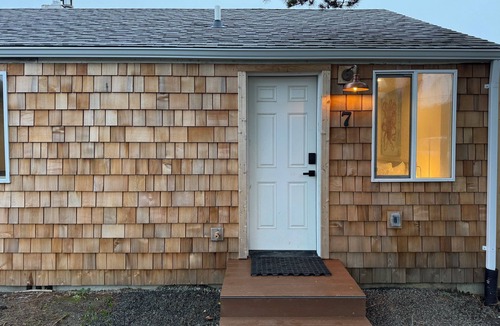 Waldport Cottage | Cape Cod Cottages #7 - Oceanfront with Fireplace!